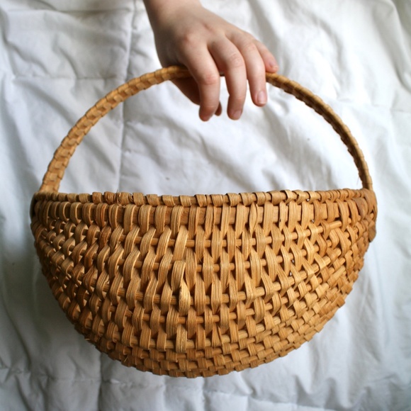 HAND WOVEN BASKET- NATURAL REED COLOR - Picture 4 of 5